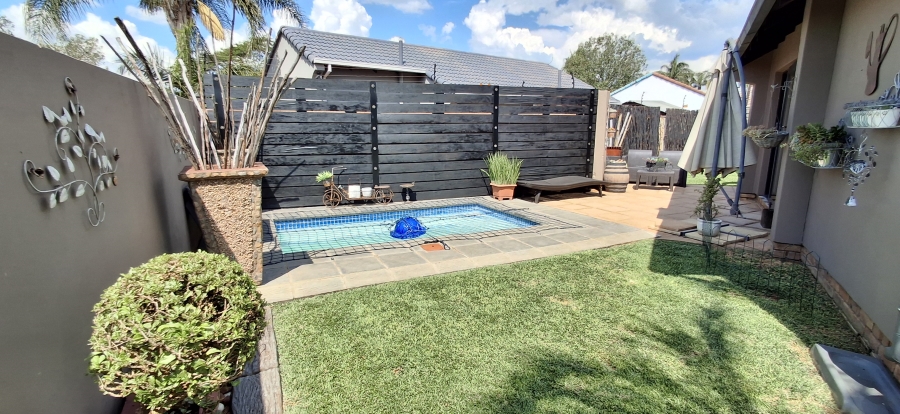 2 Bedroom Property for Sale in Doornpoort Gauteng