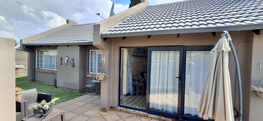 2 Bedroom Property for Sale in Doornpoort Gauteng