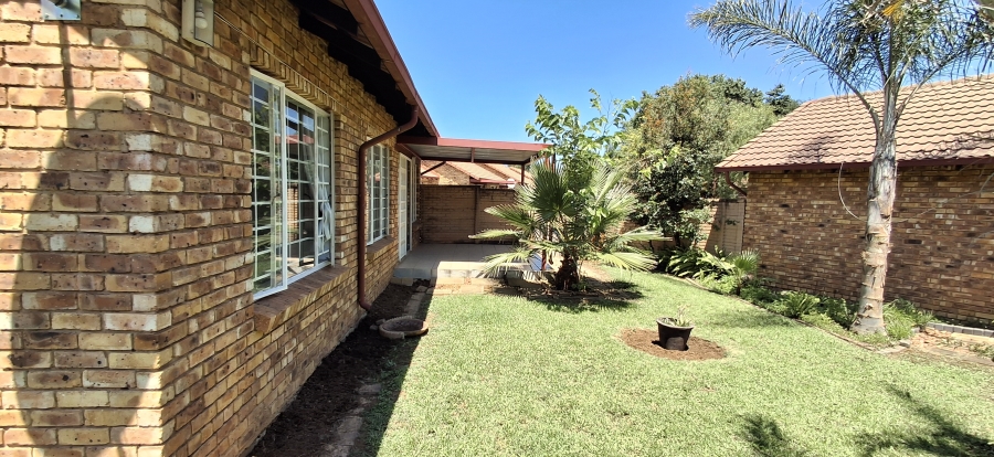 3 Bedroom Property for Sale in Equestria Gauteng