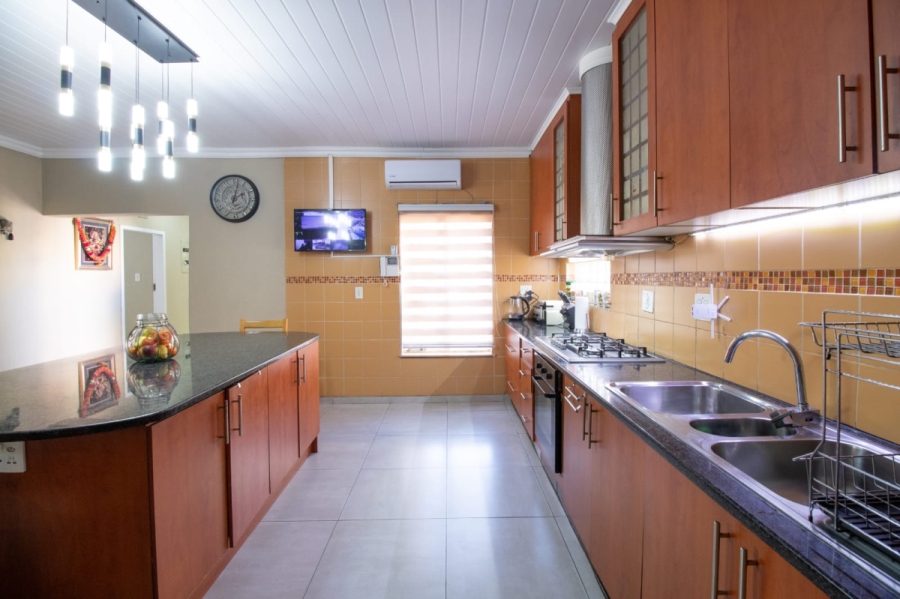 6 Bedroom Property for Sale in Croydon Gauteng