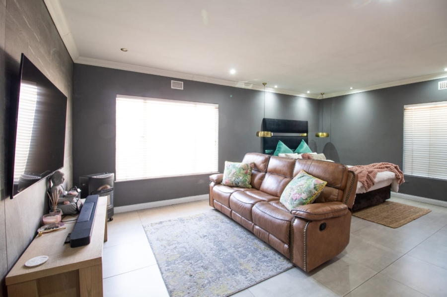 6 Bedroom Property for Sale in Croydon Gauteng