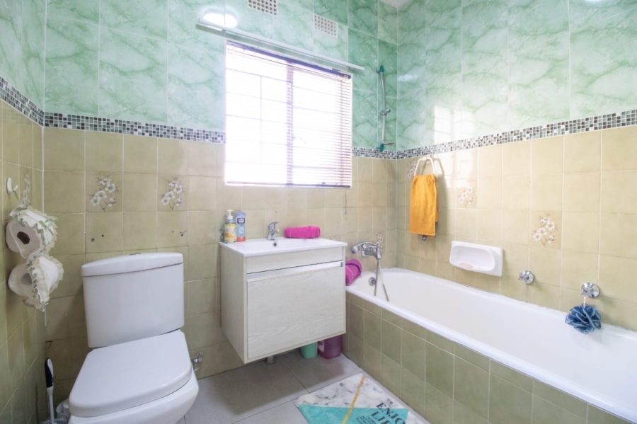 6 Bedroom Property for Sale in Croydon Gauteng