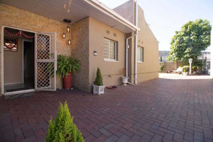 6 Bedroom Property for Sale in Croydon Gauteng