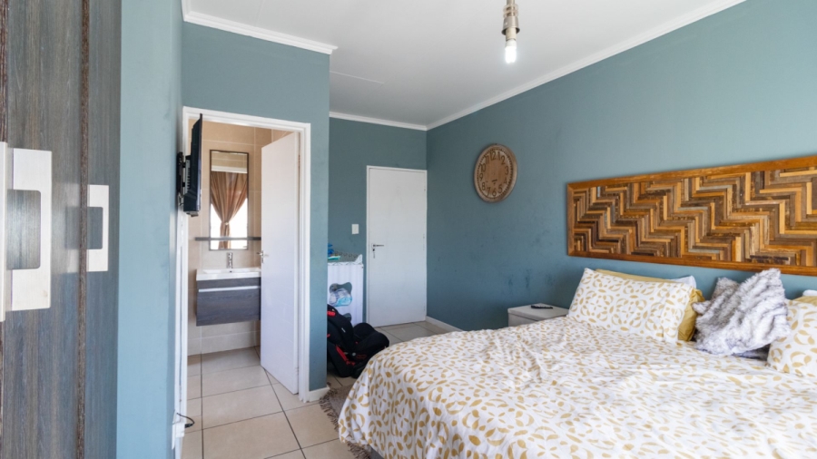 2 Bedroom Property for Sale in Greenstone Crest Gauteng