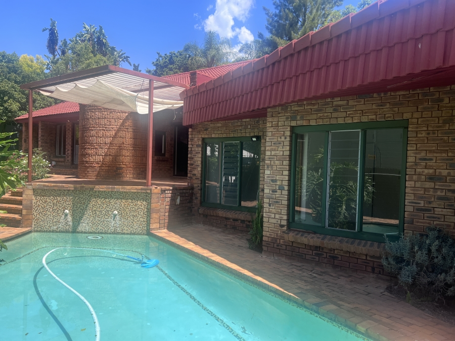 To Let 4 Bedroom Property for Rent in Waterkloof Gauteng