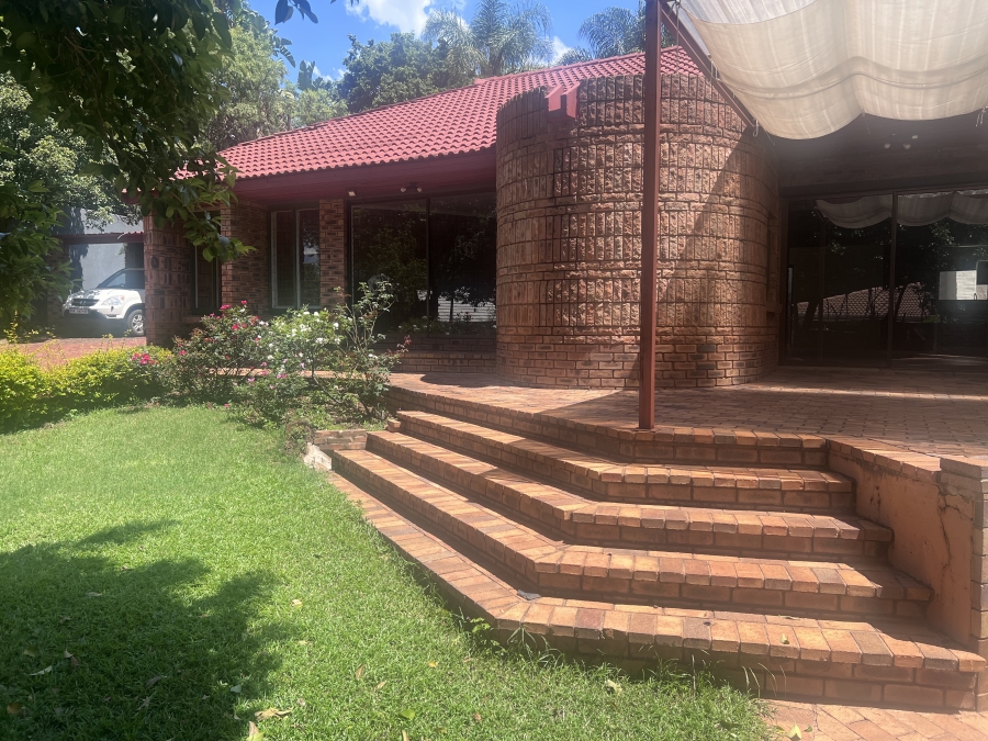 To Let 4 Bedroom Property for Rent in Waterkloof Gauteng