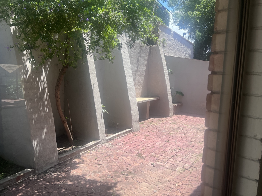 To Let 4 Bedroom Property for Rent in Waterkloof Gauteng