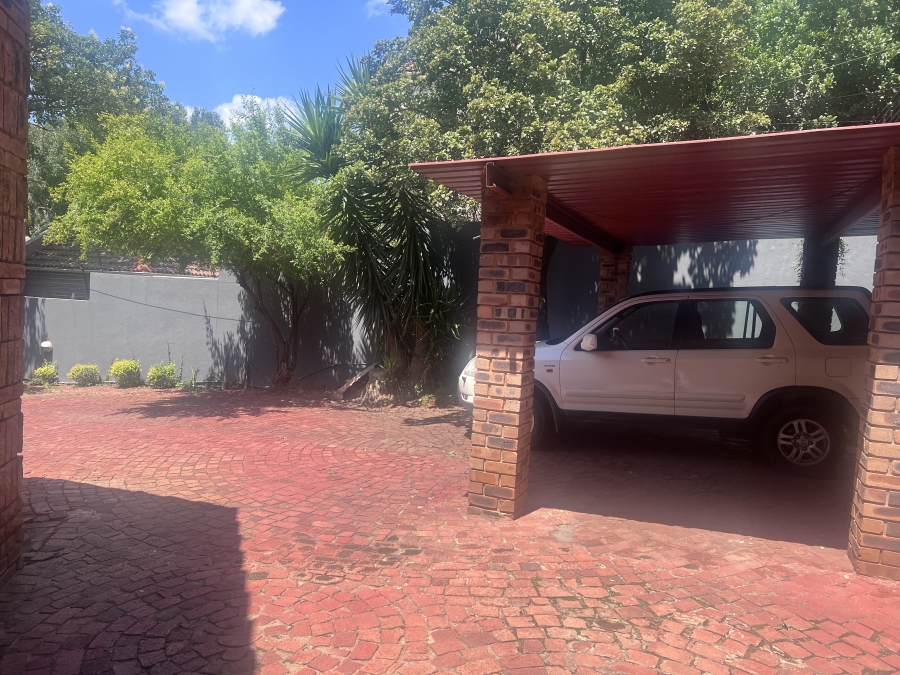 To Let 4 Bedroom Property for Rent in Waterkloof Gauteng