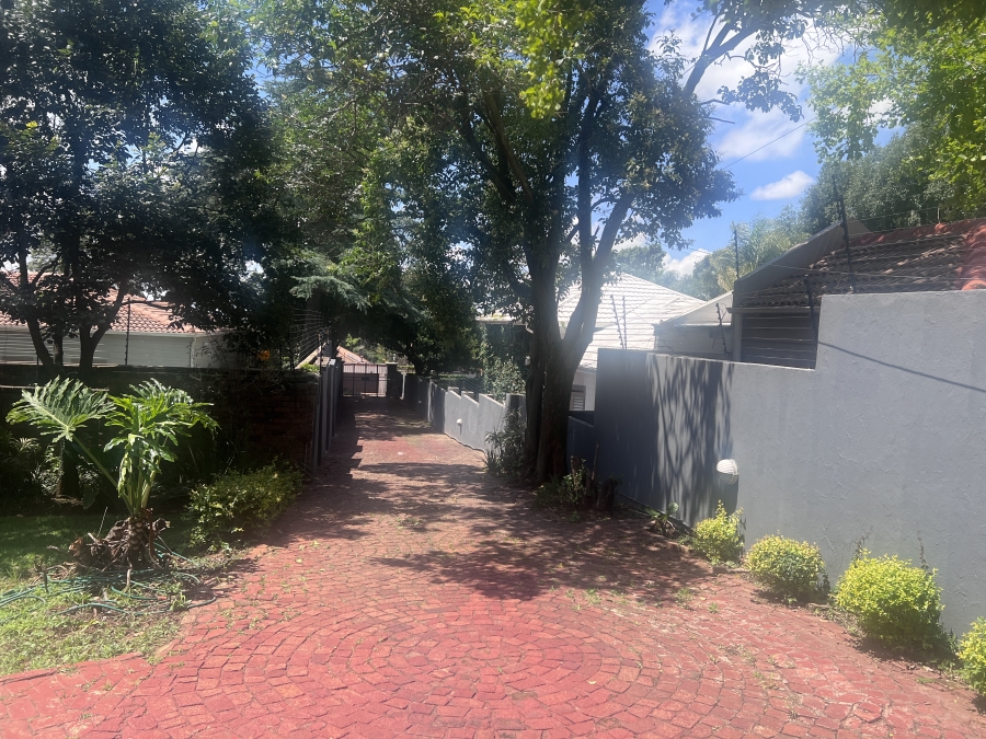 To Let 4 Bedroom Property for Rent in Waterkloof Gauteng