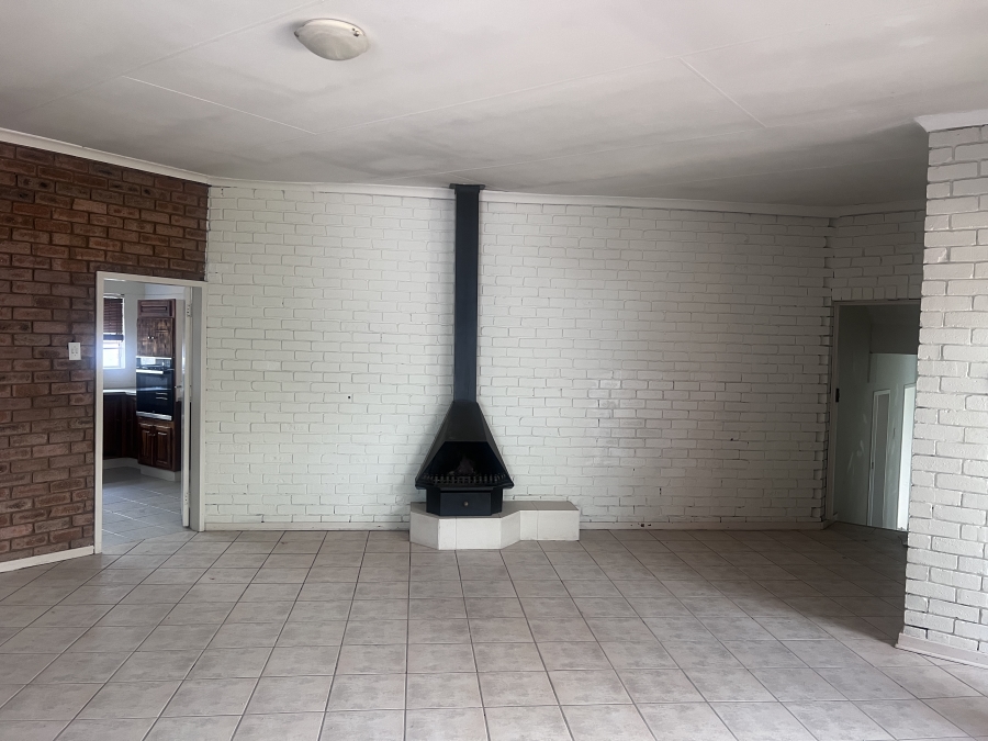 To Let 4 Bedroom Property for Rent in Waterkloof Gauteng