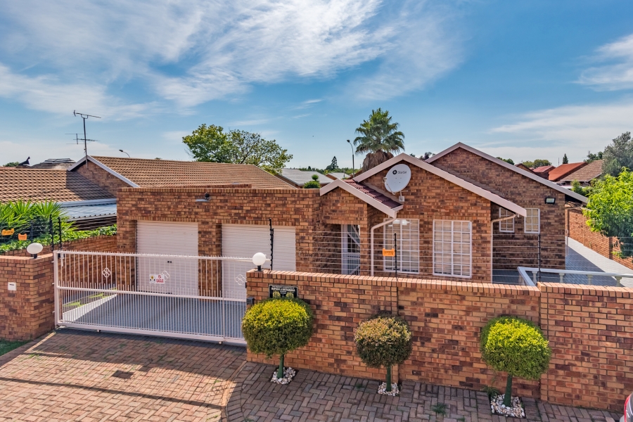 3 Bedroom Property for Sale in Helikonpark Gauteng