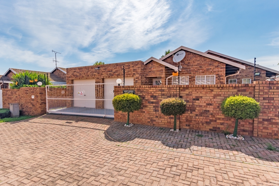 3 Bedroom Property for Sale in Helikonpark Gauteng