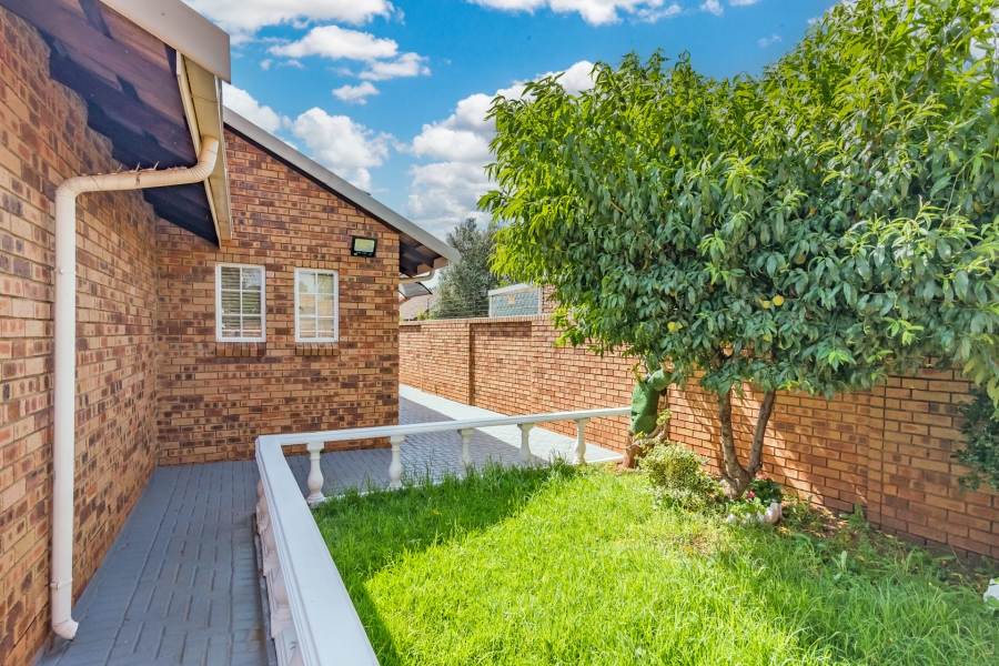 3 Bedroom Property for Sale in Helikonpark Gauteng