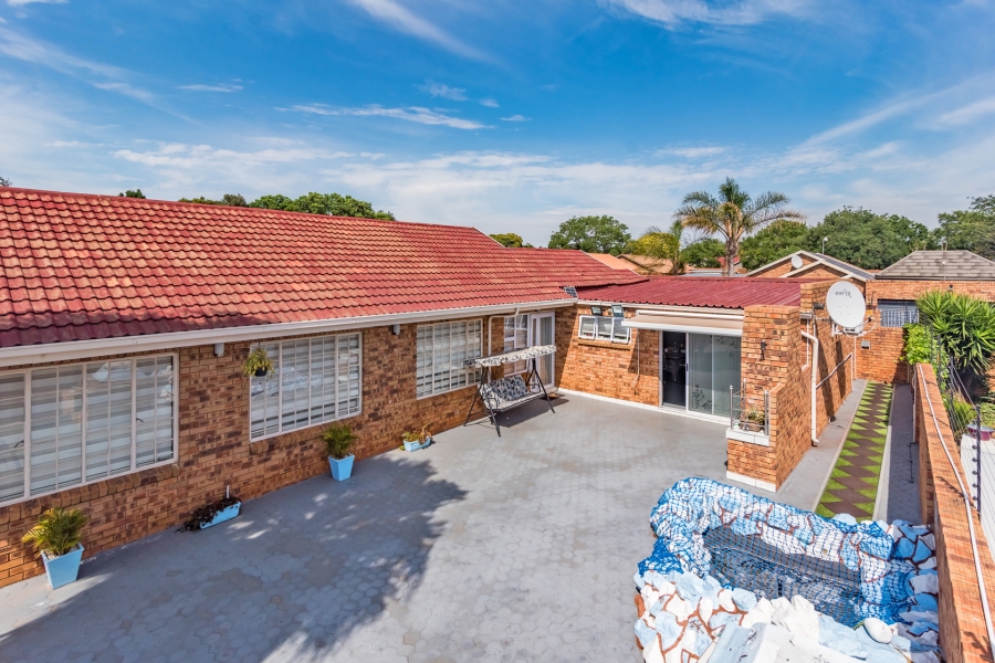 3 Bedroom Property for Sale in Helikonpark Gauteng