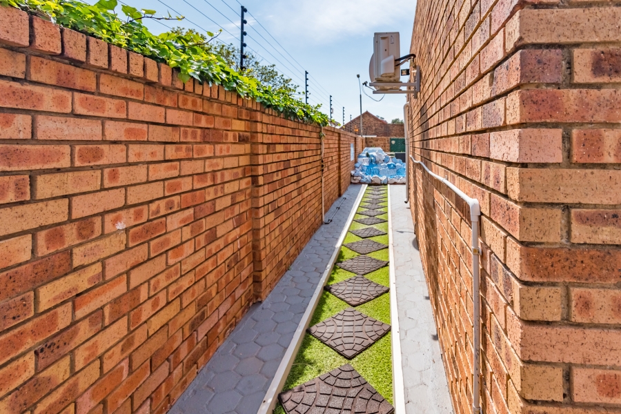 3 Bedroom Property for Sale in Helikonpark Gauteng