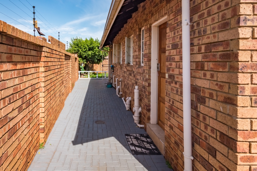 3 Bedroom Property for Sale in Helikonpark Gauteng