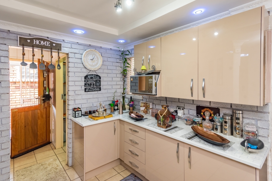 3 Bedroom Property for Sale in Helikonpark Gauteng