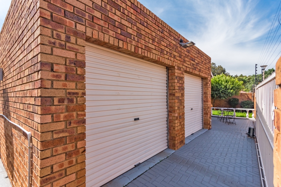 3 Bedroom Property for Sale in Helikonpark Gauteng