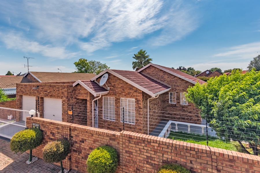 3 Bedroom Property for Sale in Helikonpark Gauteng