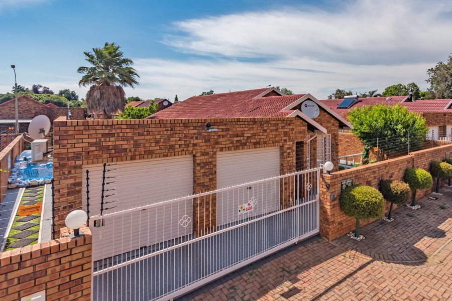 3 Bedroom Property for Sale in Helikonpark Gauteng