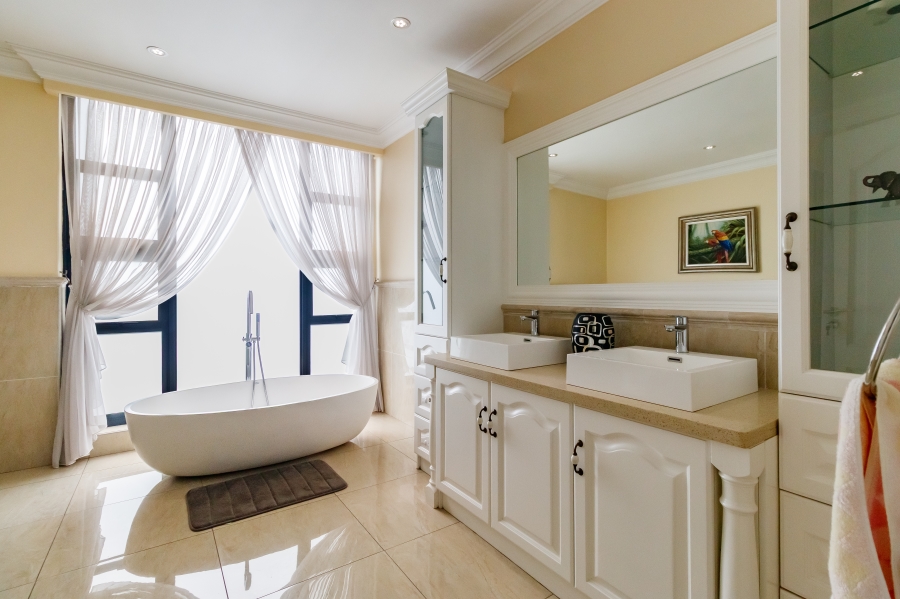 7 Bedroom Property for Sale in Midstream Hill Gauteng