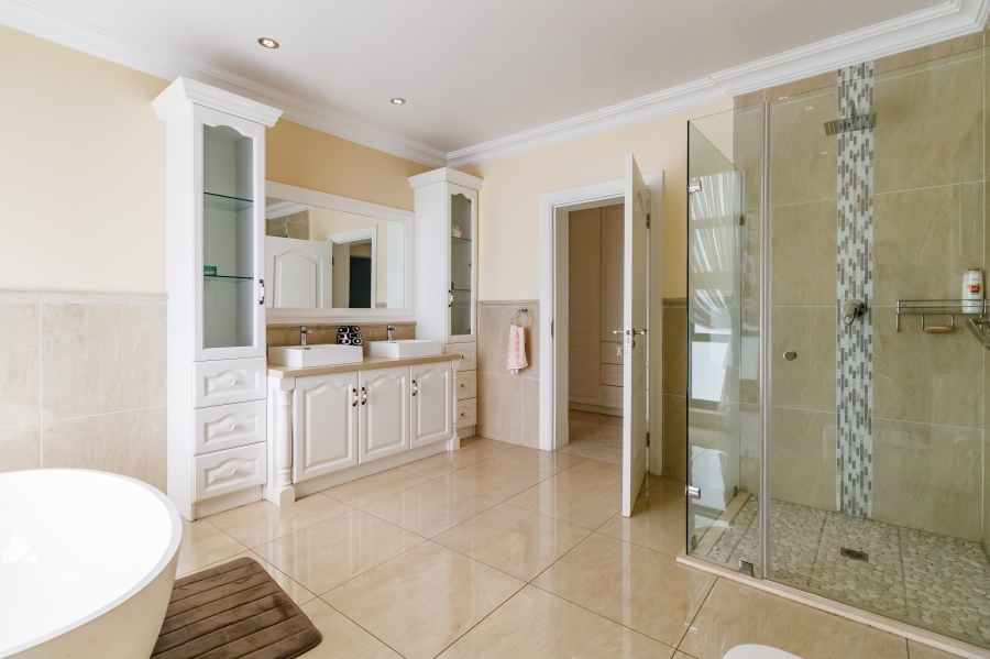 7 Bedroom Property for Sale in Midstream Hill Gauteng