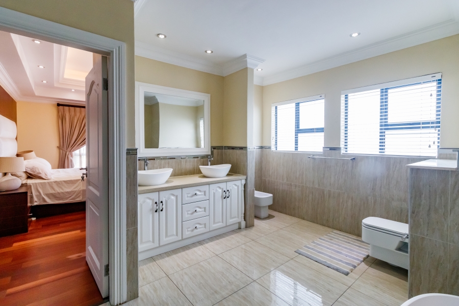 7 Bedroom Property for Sale in Midstream Hill Gauteng