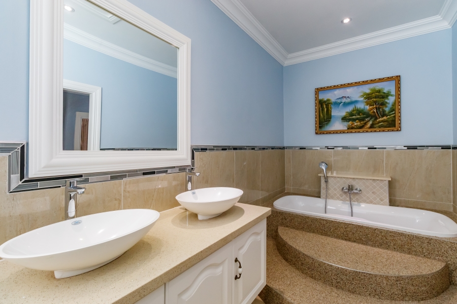 7 Bedroom Property for Sale in Midstream Hill Gauteng