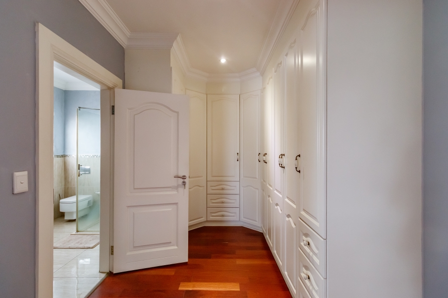 7 Bedroom Property for Sale in Midstream Hill Gauteng