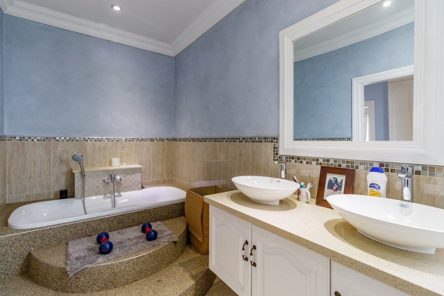 7 Bedroom Property for Sale in Midstream Hill Gauteng