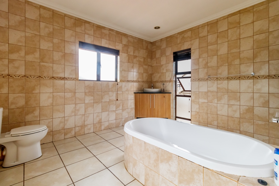 5 Bedroom Property for Sale in Carlswald Estate Gauteng