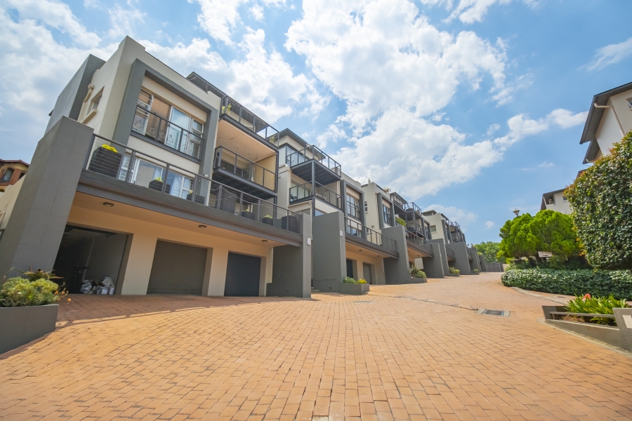 4 Bedroom Property for Sale in Hurlingham Gauteng