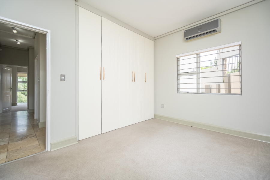 4 Bedroom Property for Sale in Hurlingham Gauteng