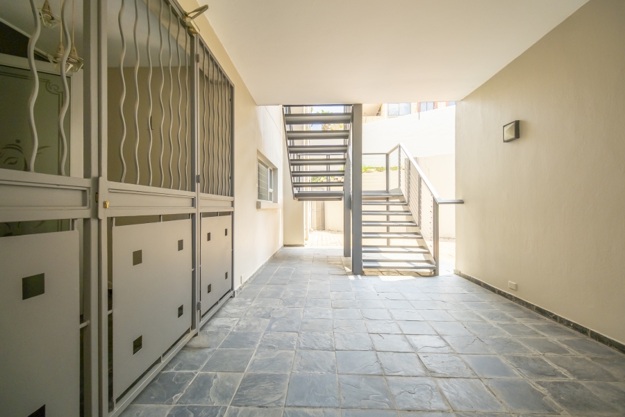 4 Bedroom Property for Sale in Hurlingham Gauteng