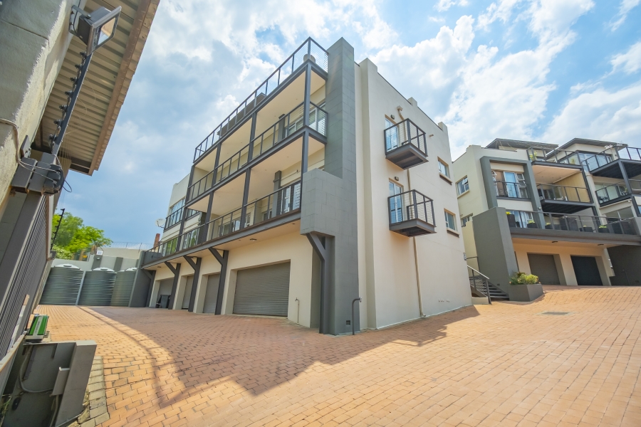 4 Bedroom Property for Sale in Hurlingham Gauteng