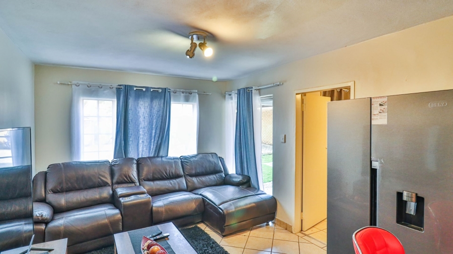 1 Bedroom Property for Sale in Vorna Valley Gauteng