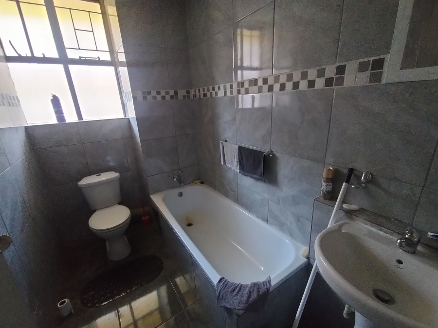 2 Bedroom Property for Sale in Pretoria North Gauteng