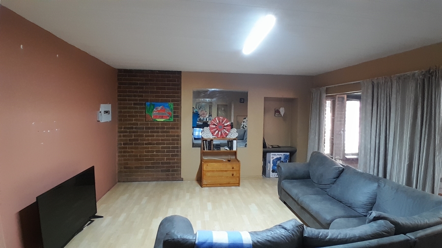 7 Bedroom Property for Sale in Rietfontein SH Gauteng