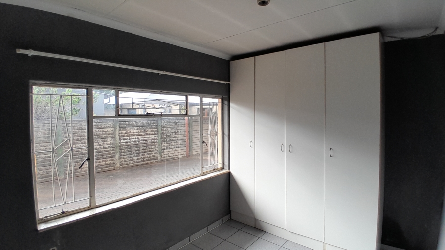 7 Bedroom Property for Sale in Rietfontein SH Gauteng