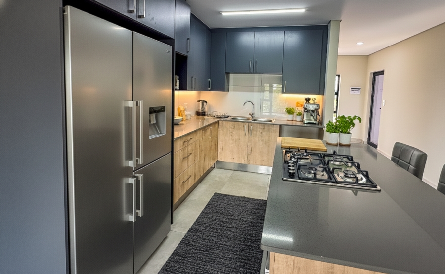 4 Bedroom Property for Sale in Die Hoewes Gauteng