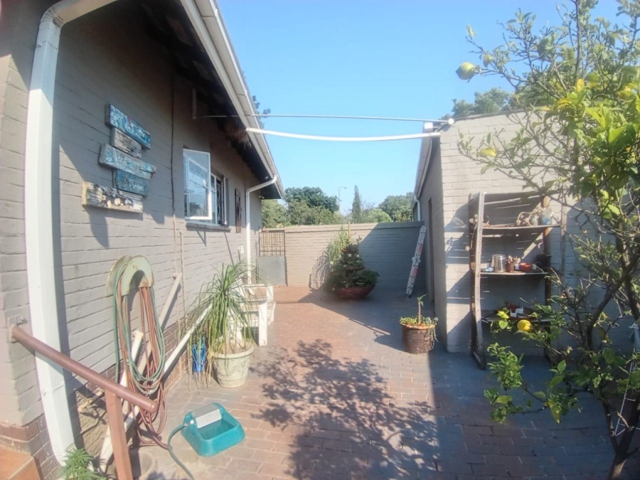 4 Bedroom Property for Sale in Farrarmere Gauteng