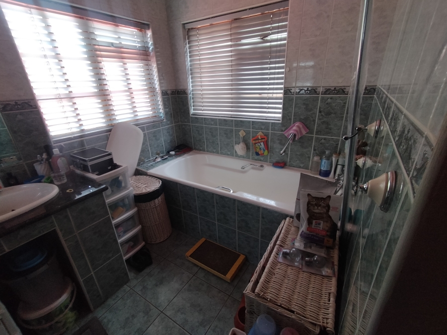 6 Bedroom Property for Sale in Pretoria North Gauteng