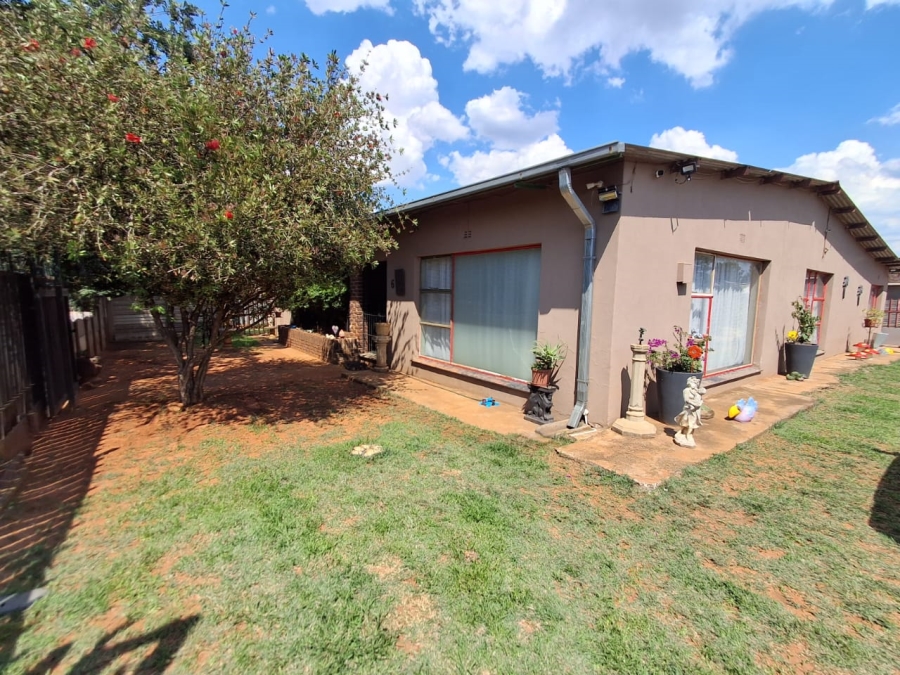 3 Bedroom Property for Sale in Rensburg Gauteng