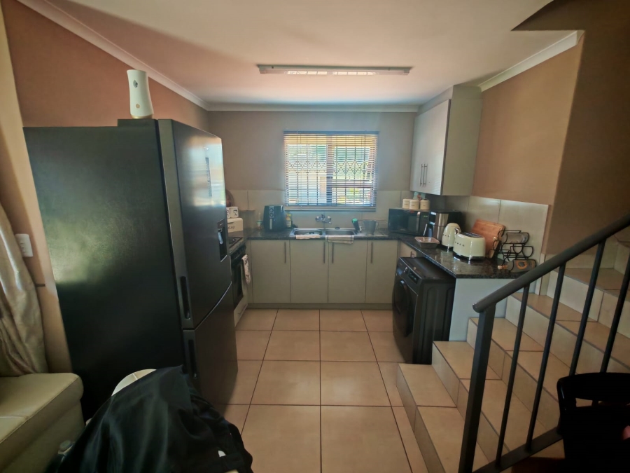 To Let 3 Bedroom Property for Rent in Eldorette Gauteng