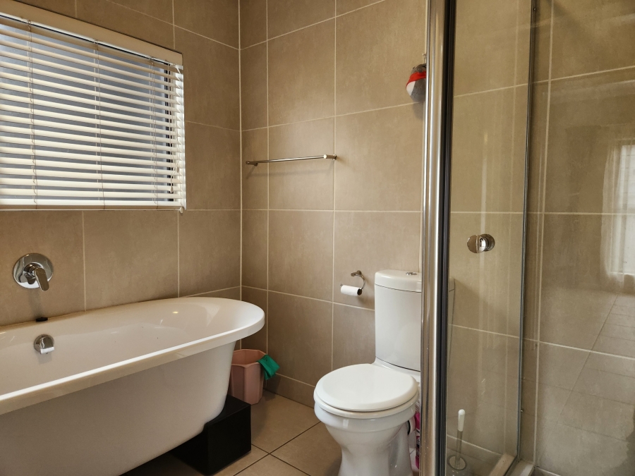 3 Bedroom Property for Sale in Greenstone Hill Gauteng
