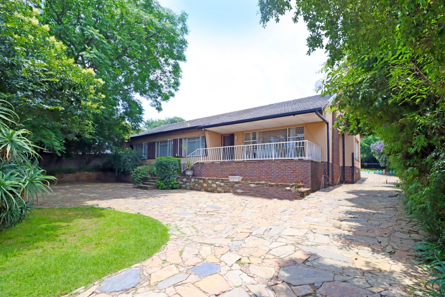 To Let 3 Bedroom Property for Rent in Linden Gauteng
