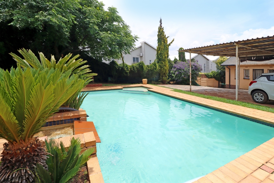 To Let 3 Bedroom Property for Rent in Linden Gauteng