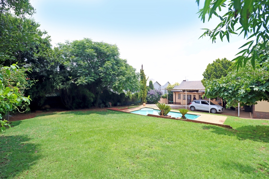 To Let 3 Bedroom Property for Rent in Linden Gauteng