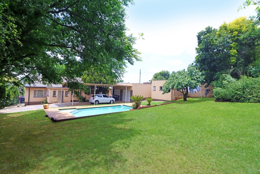 To Let 3 Bedroom Property for Rent in Linden Gauteng