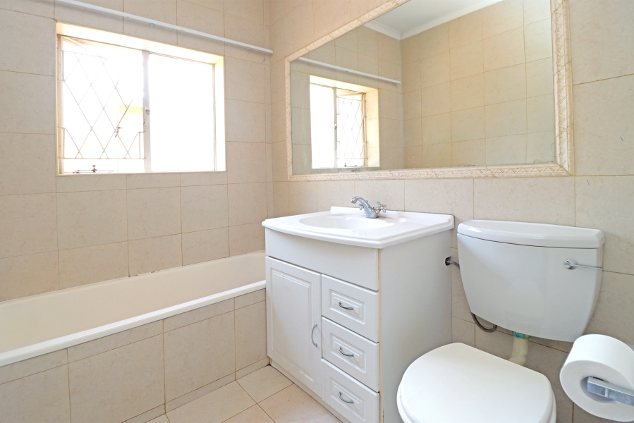 To Let 3 Bedroom Property for Rent in Linden Gauteng